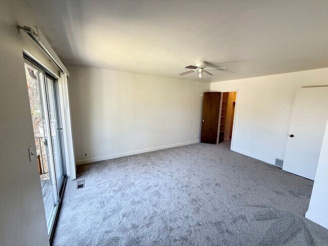 Building Photo - Parkridge Drive Duplex