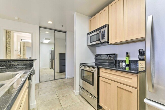 Building Photo - COMING SOON!!! BEAUTIFUL 1BD/1BA CONDO IN EMERYVILLE CA