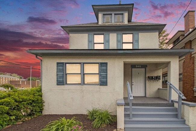 Building Photo - $799 Chic & Renovated 1BR with Style- Ask ...