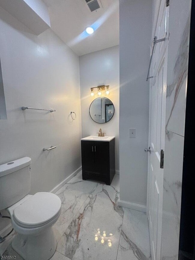 Building Photo - 48 1/2 3rd St