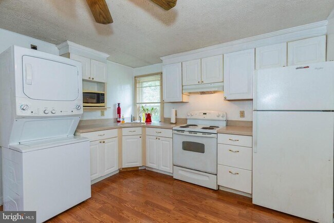 Building Photo - 481 Millville Rd