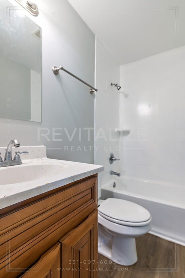 Building Photo - **NO SECURITY DEPOSIT** 5 Bedroom Home in ...