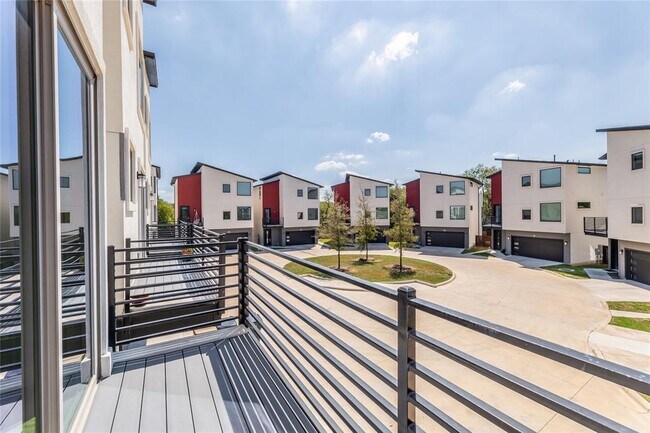 Building Photo - 1417 Kramer Ln