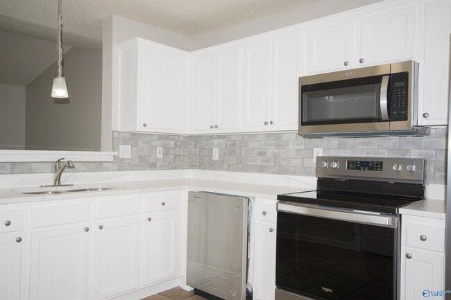 Building Photo - 109 Sandy Hollow Dr NW