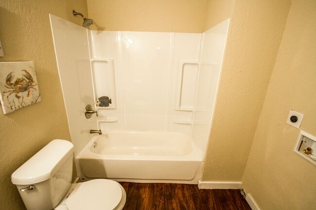 Building Photo - 932 Poinsettia St