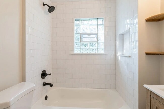 Building Photo - 6867 N Ottawa Ave