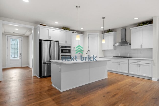 Building Photo - 5 BED & 3.5 BATH FOR RENT