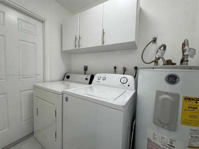 Building Photo - 1431-1433 N 14th Way
