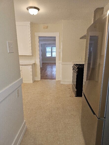 Building Photo - 412 Lincoln St