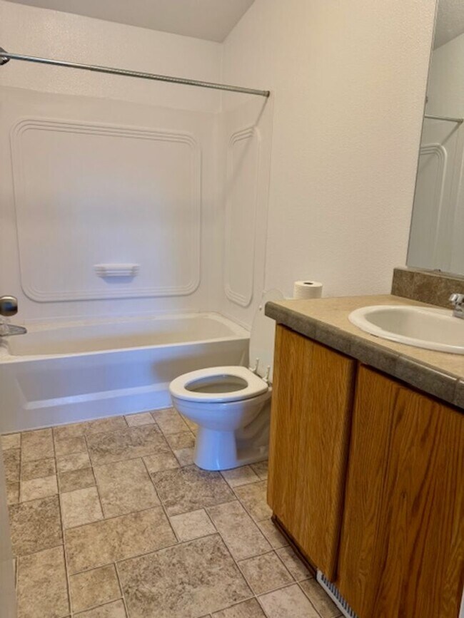 Building Photo - Remodeled Home on 1/2 Acre