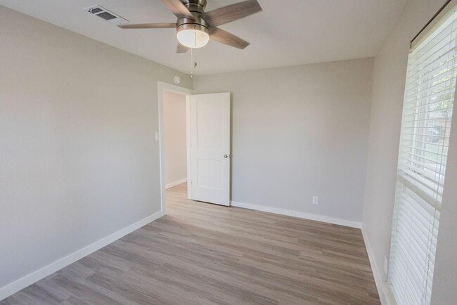 Building Photo - 501 Oakley Ct