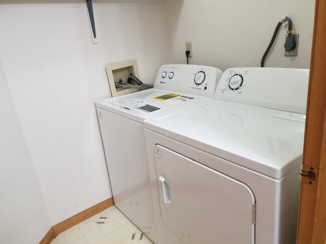 Building Photo - 2811 Winterbrook Cir