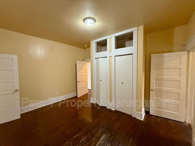 Building Photo - 806 E 31st St