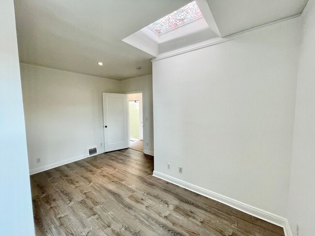 Building Photo - Bernal Hts. 2Br/1.5Ba Home w/Fab City View...