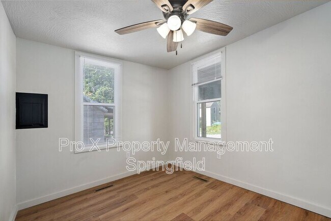 Building Photo - 750 S New Ave
