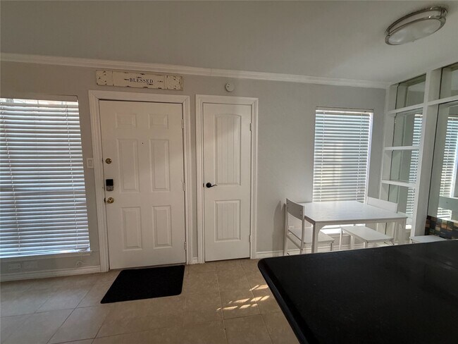 Building Photo - 2120 El Paseo St