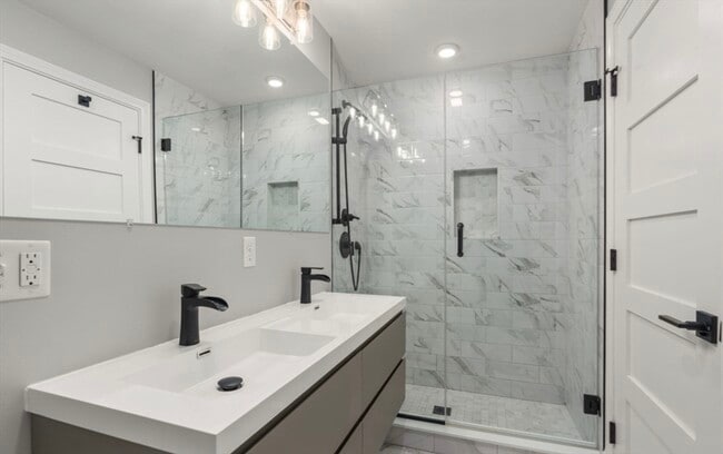 Building Photo - 101 Draper St