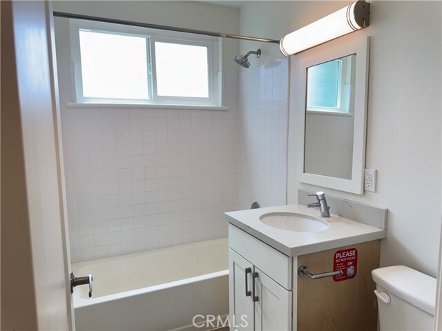 Building Photo - 251 N Oakland Ave