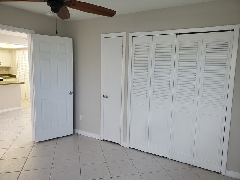 Building Photo - 3308 NE Jeannette Dr