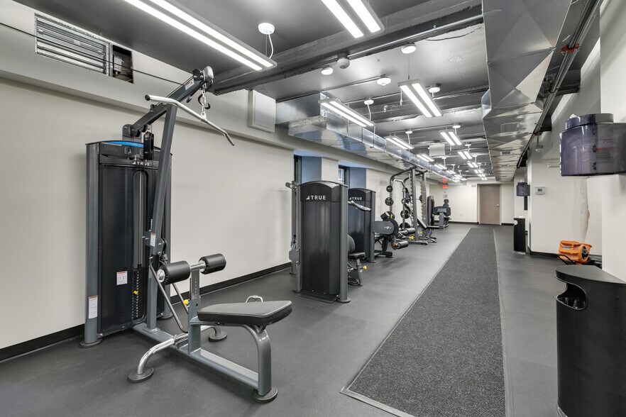 Building Photo - 225 S 18th St