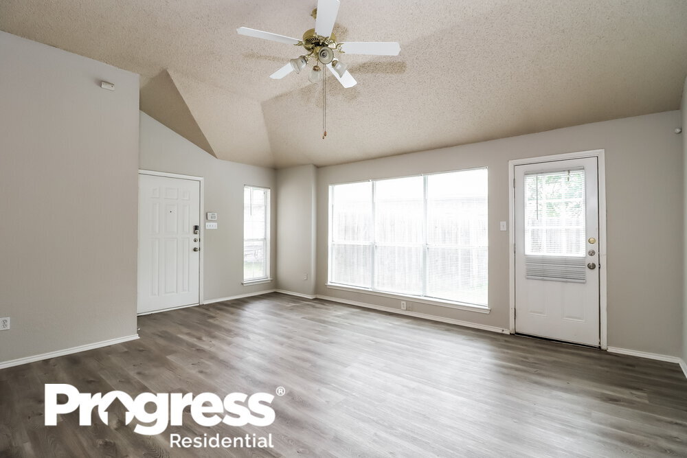 Building Photo - 10662 Flamewood Dr
