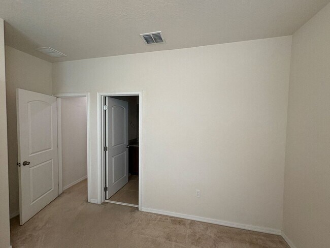 Building Photo - 50% OFF FIRST MONTH RENT* - 5 Bedroom 4 Ba...
