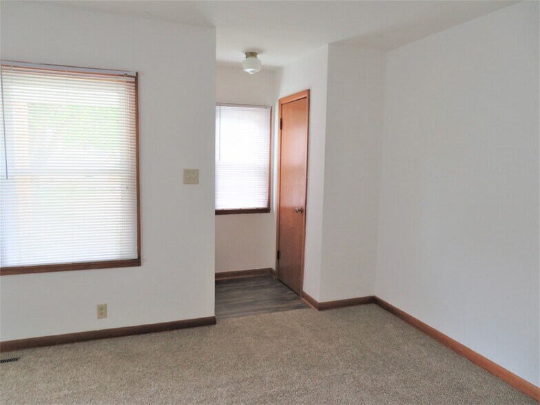 Building Photo - 2317 S Henry St