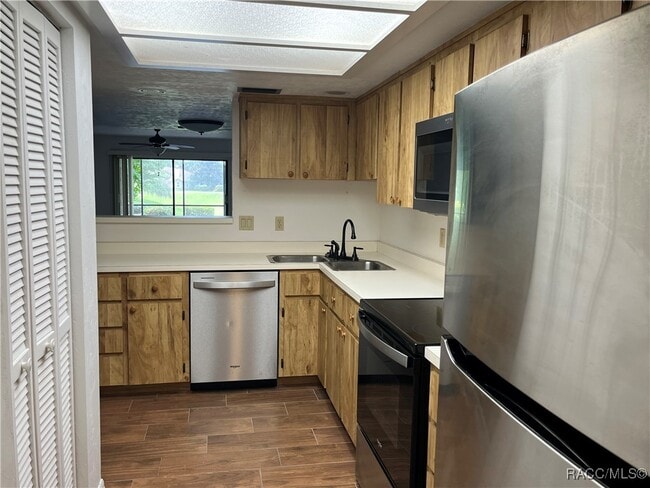 Building Photo - 810 E Gilchrist Ct