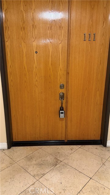 Building Photo - 414 E Valencia Ave