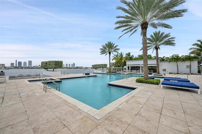 Building Photo - 17111 Biscayne Blvd