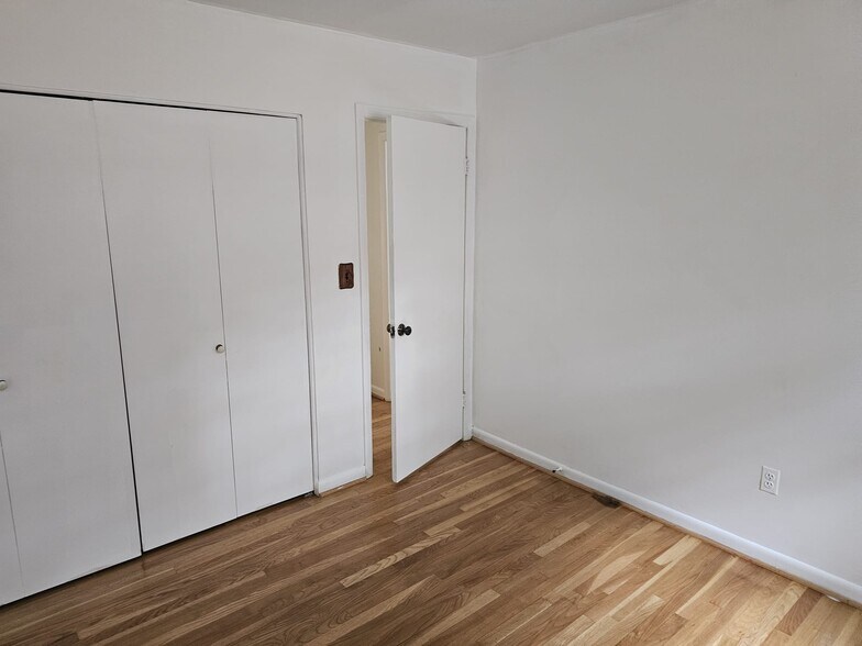 Building Photo - 1404 Chilton Dr