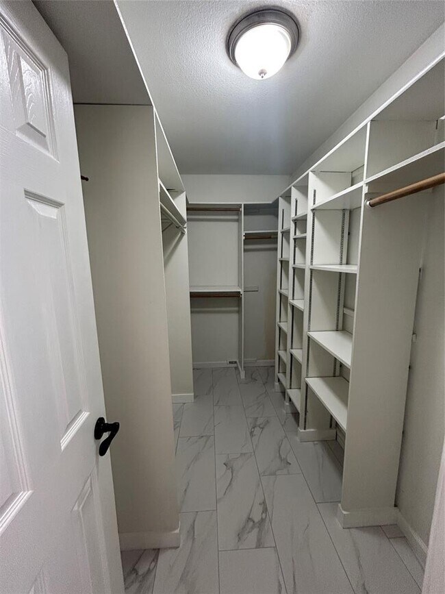 Building Photo - 1012 Mockingbird Dr
