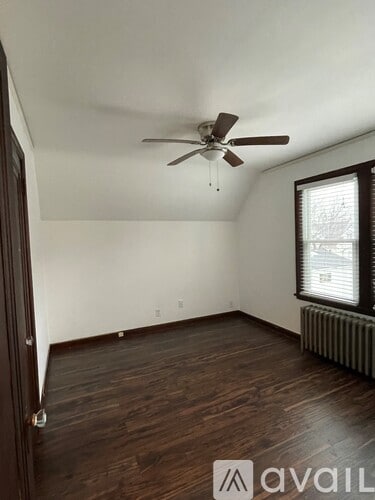 Building Photo - 25 Delos St W