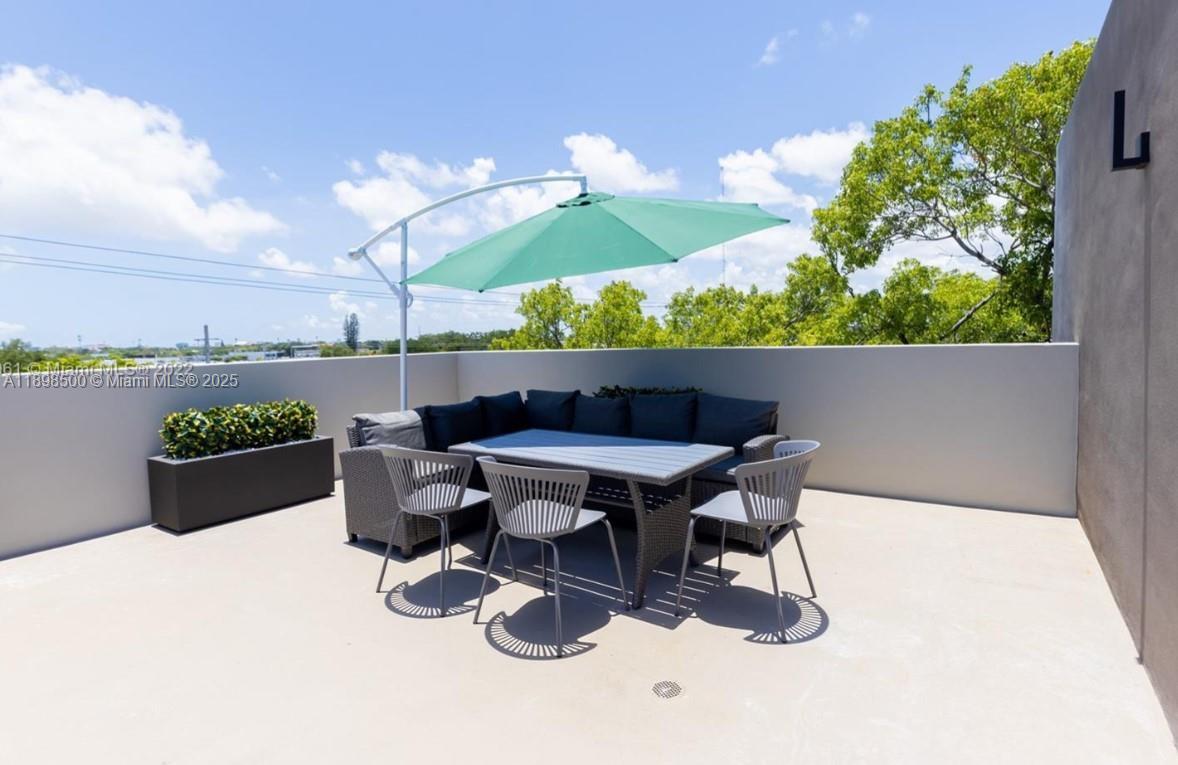 Building Photo - 7107 NE 4th Ct