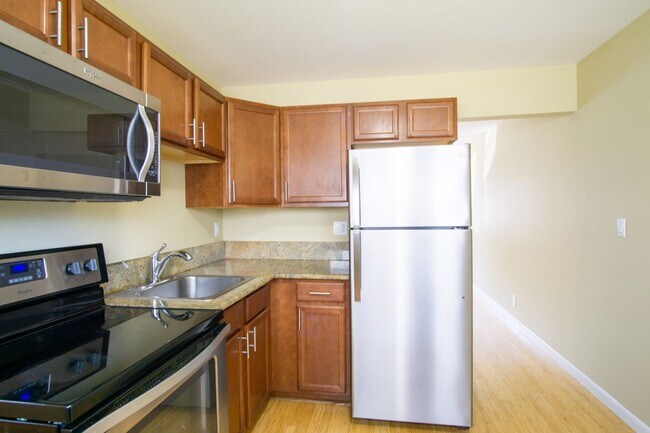 Building Photo - Corner Apartment in Saint John's w/Parking...
