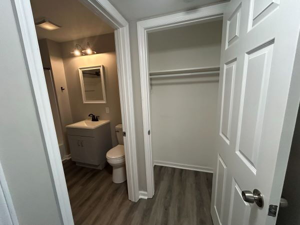 Building Photo - S. Knox 1bd/1ba- 1st floor Unit Available Now