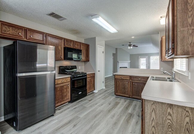 Building Photo - 16900 Simsbrook Dr