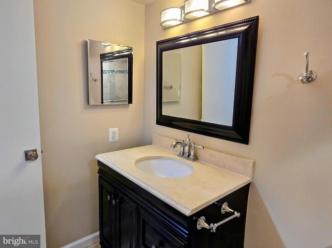 Building Photo - 5903 Mt Eagle Dr