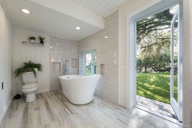 Building Photo - 21670 Encina Rd