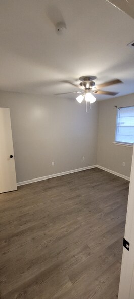Building Photo - 858 Fountainbleau Dr
