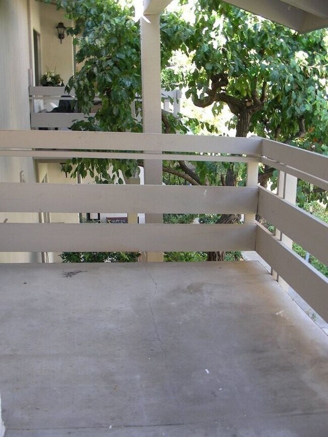 Building Photo - 23732 Hillhurst Dr
