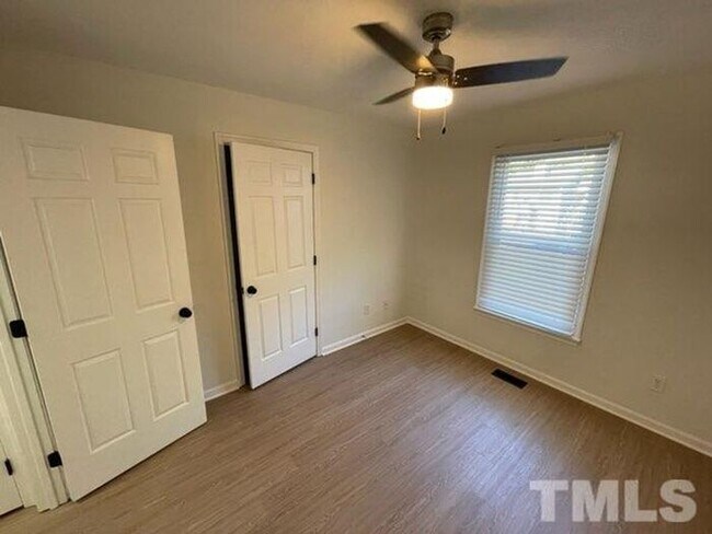 Building Photo - Perfectly sized 2 bedroom 1 bath