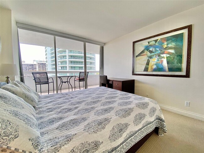 Building Photo - 1627 Brickell Ave