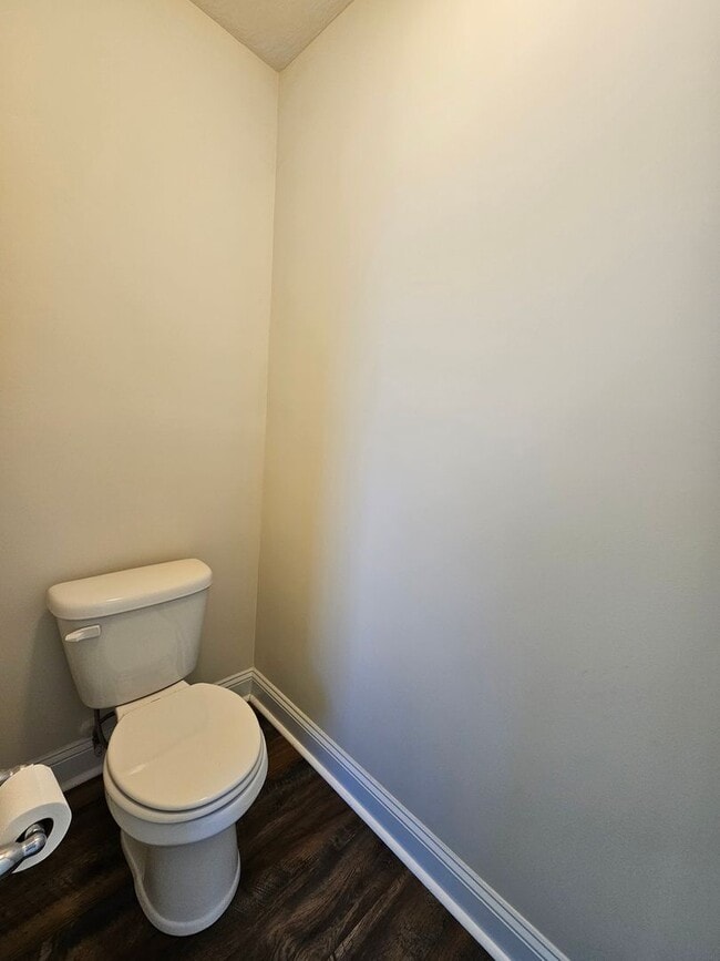 Building Photo - Spacious 3 Bedroom 2 Bathroom Home on Half...