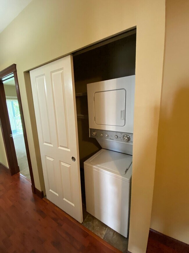 Building Photo - 259 W Bakerview Rd