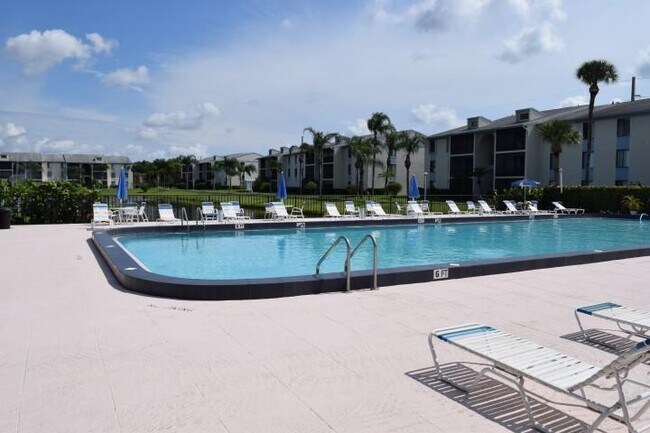 Building Photo - 1109 Green Pine Blvd