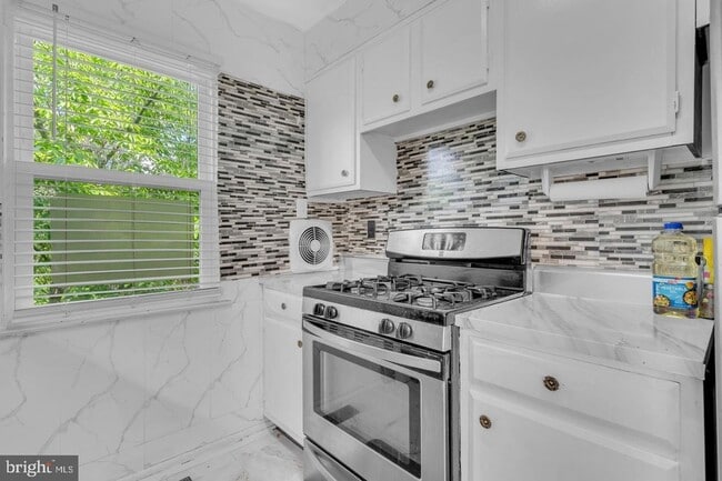 Building Photo - 12338 Chesterton Dr