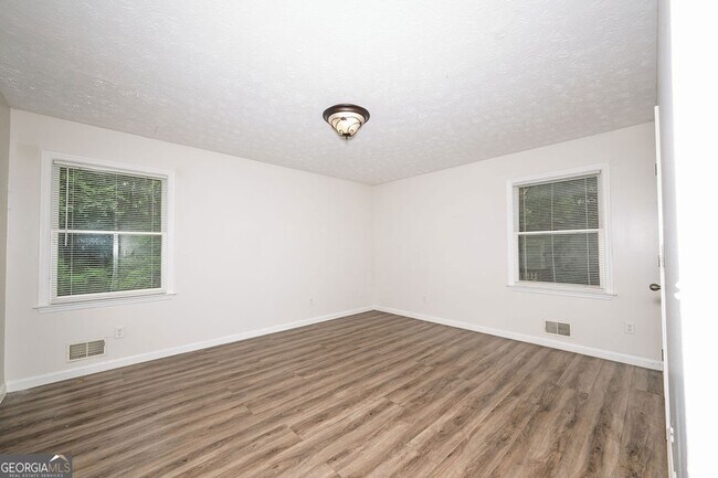 Building Photo - 2100 Whitebluff Way