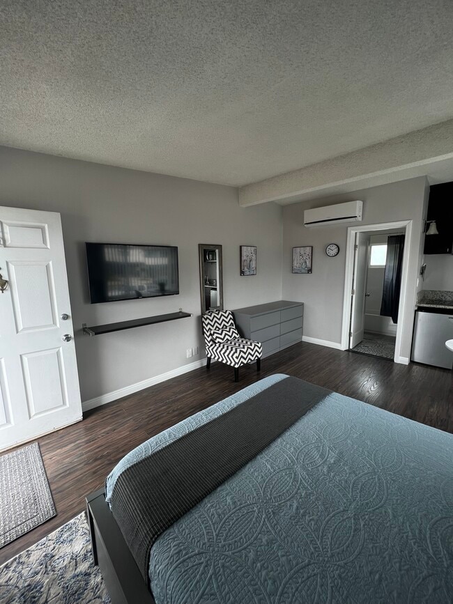 Unit 5 - 3765 S Sepulveda Blvd