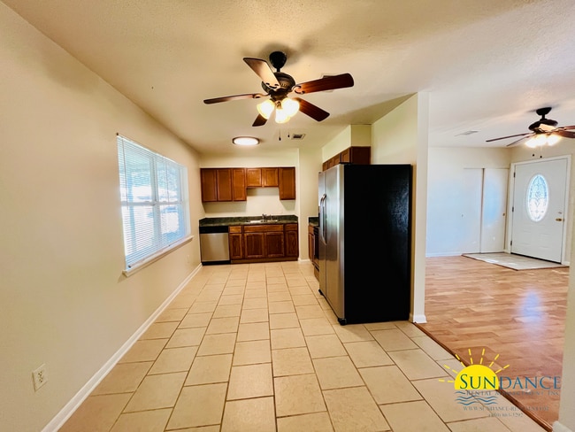 Building Photo - Nice 3 Bedroom Home in Niceville near Eglin AFB!